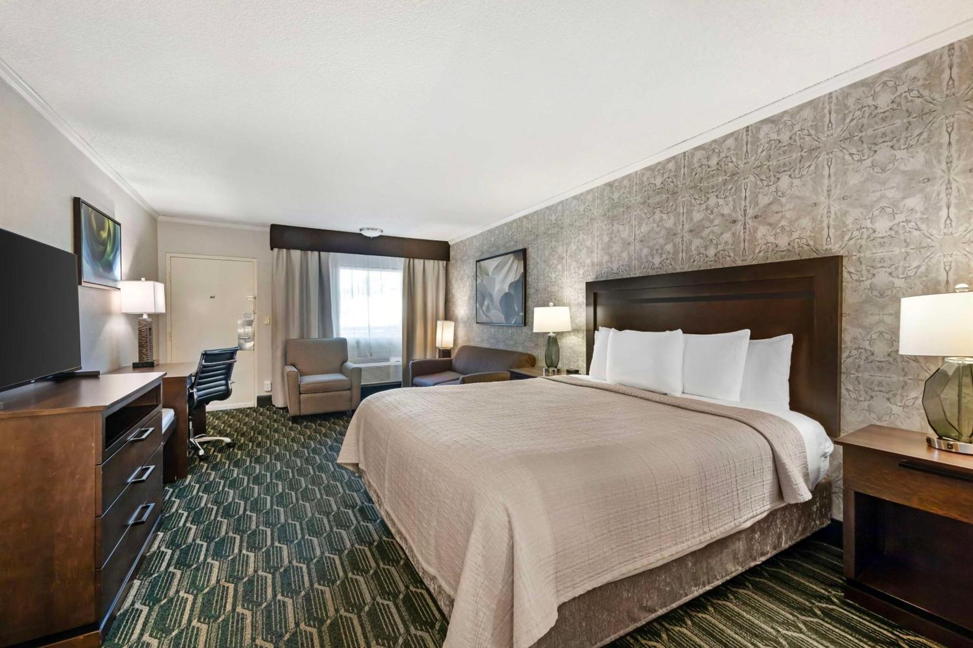 Western Black Oak Hotel
