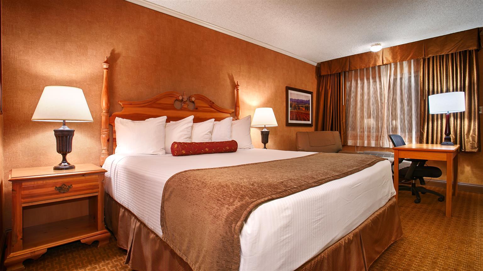 Western Black Oak Hotel 3*