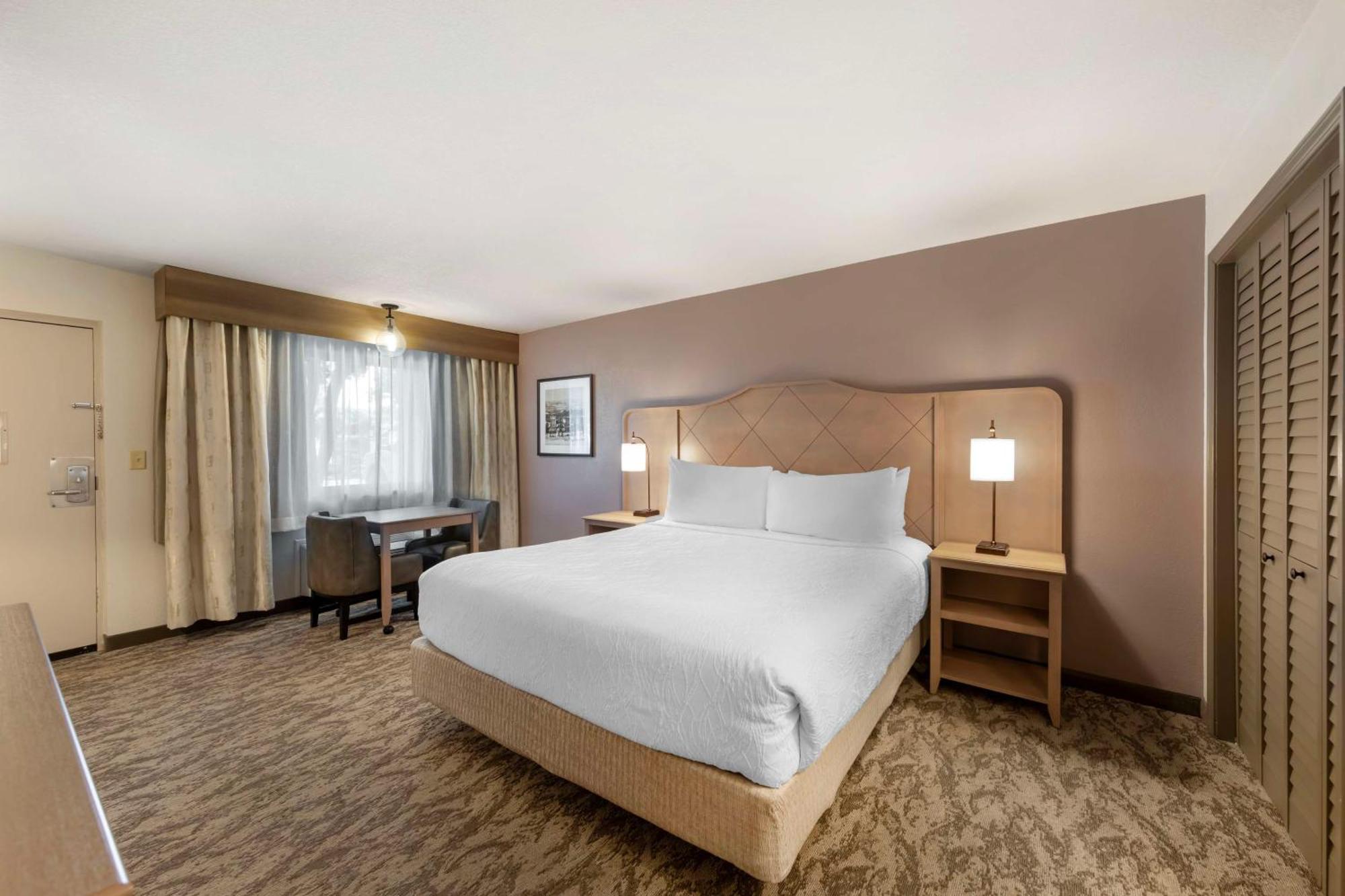 Hotel Western Black Oak