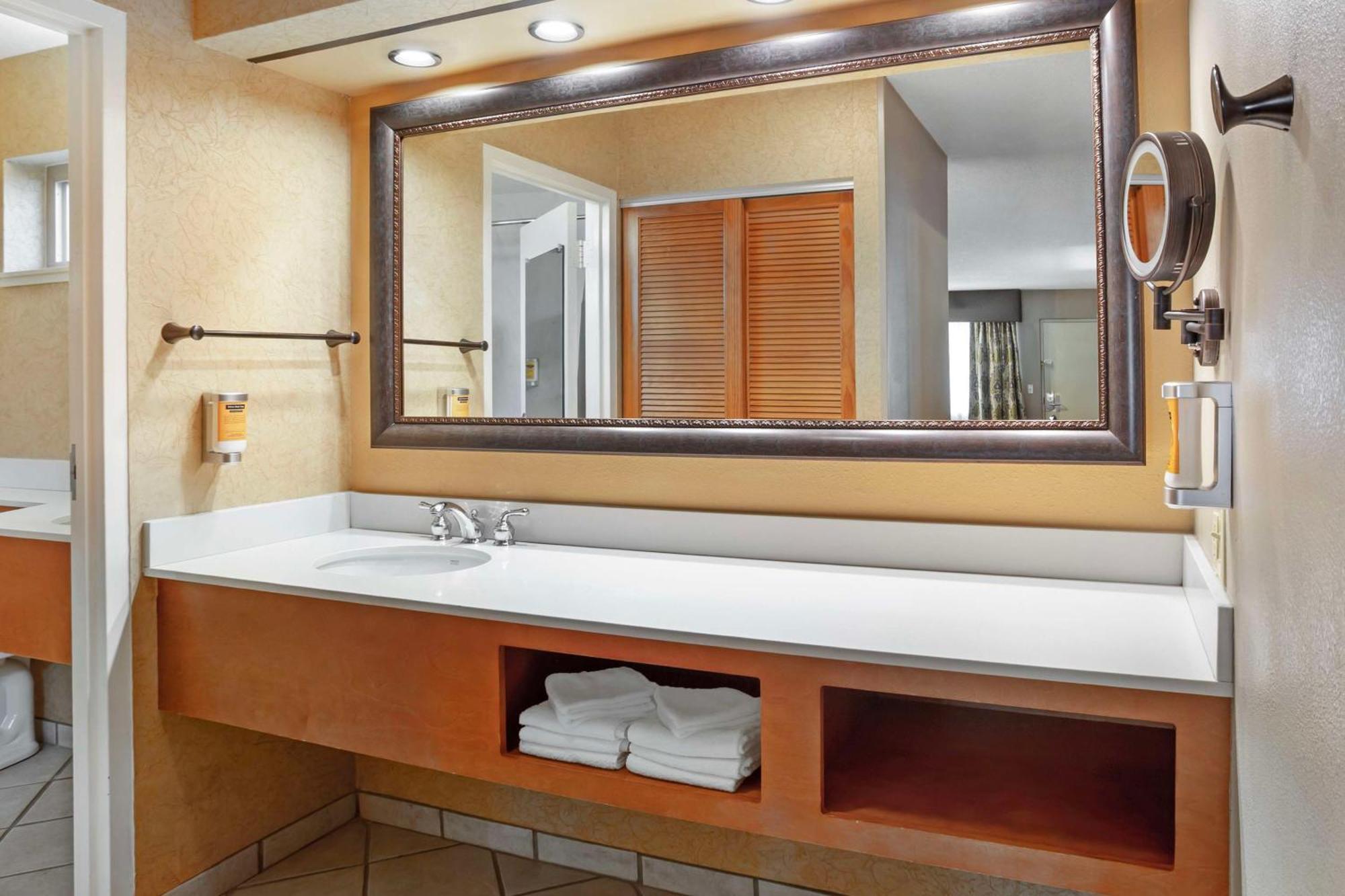 Western Black Oak Hotel Paso Robles