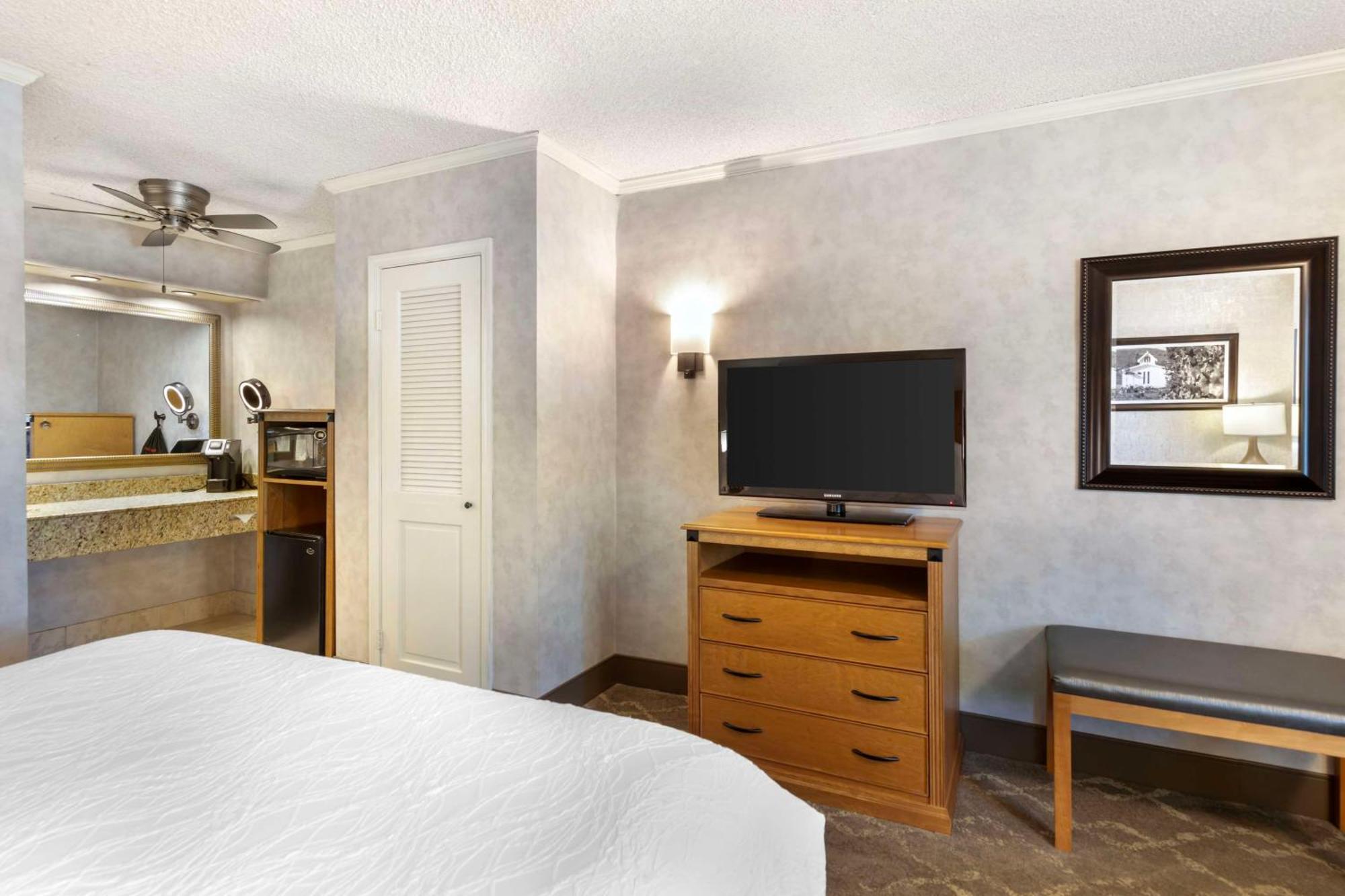Western Black Oak Hotel 3*