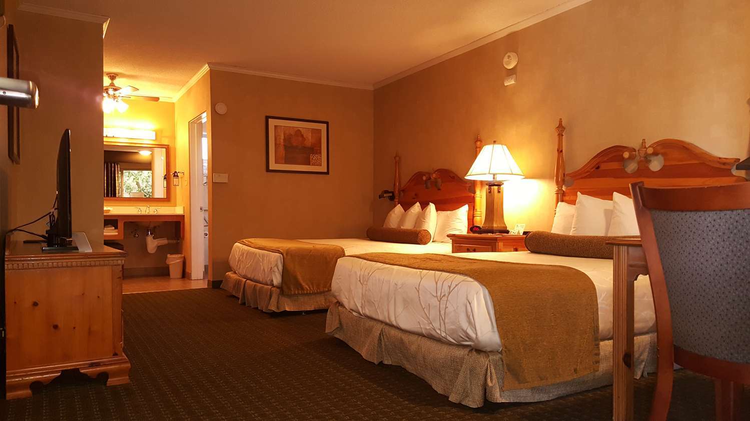 Western Black Oak Hotel